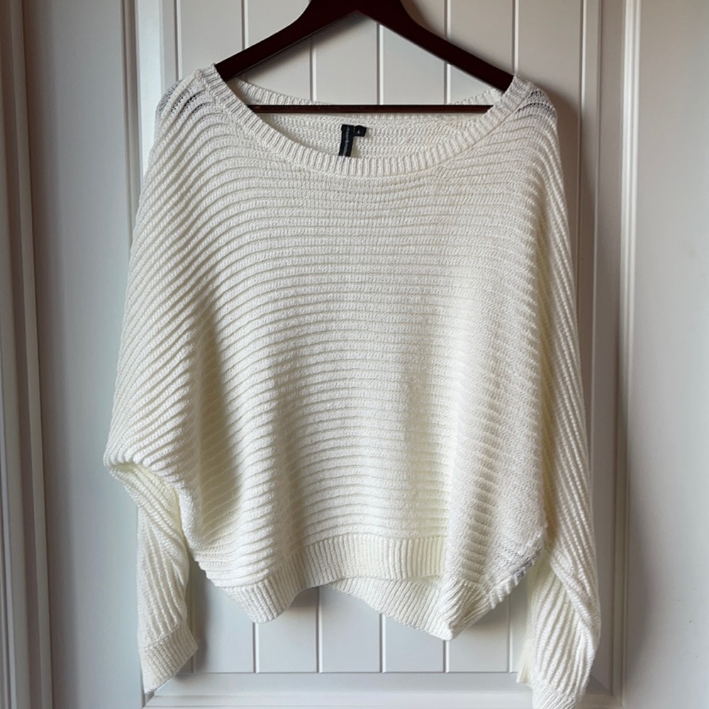 NWOT. Moon & Madison Sweater.